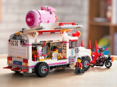 LEGO Pigsy’s foodtruck (80009)