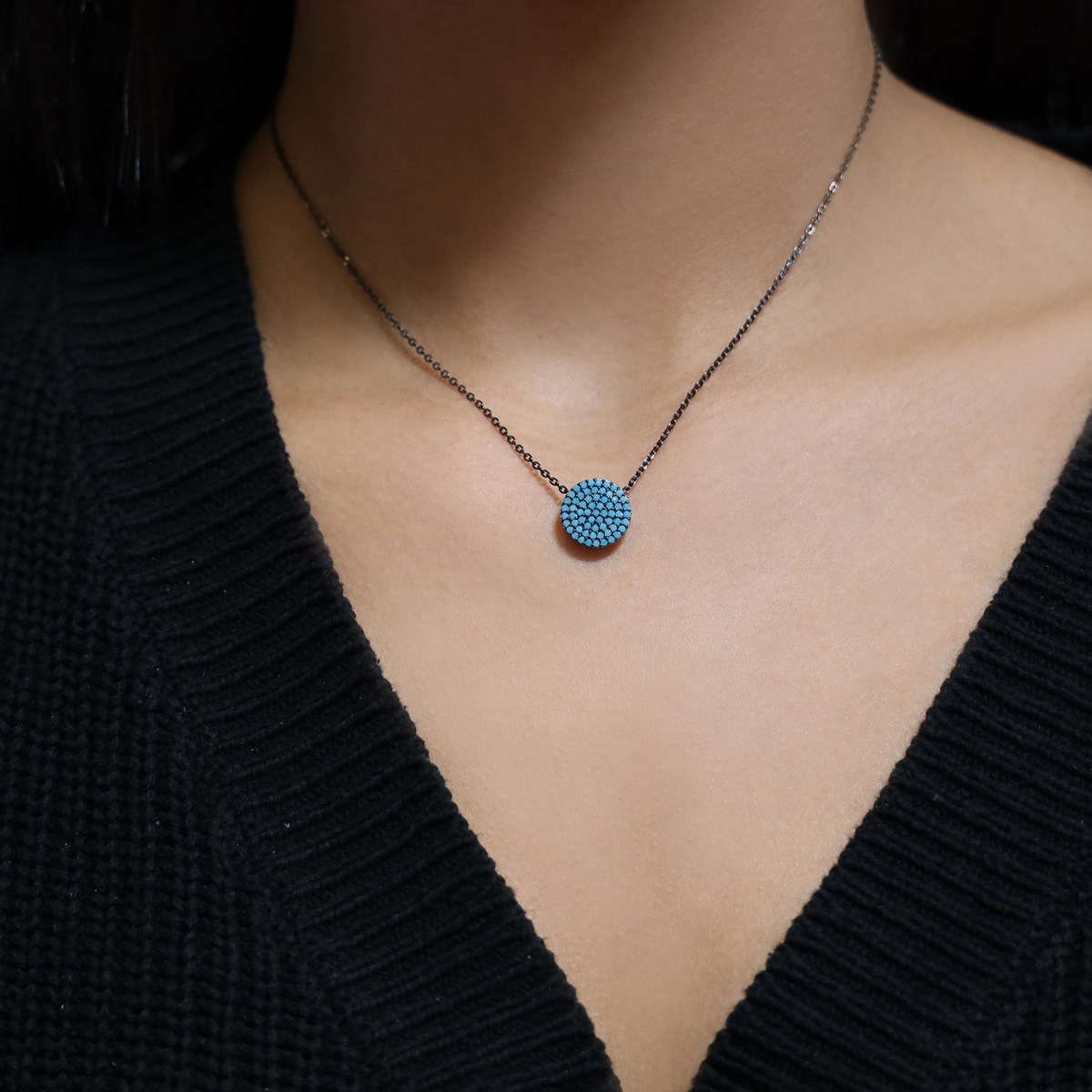 Collier Médaillon Noir Forme Ronde Couleur Turquoise