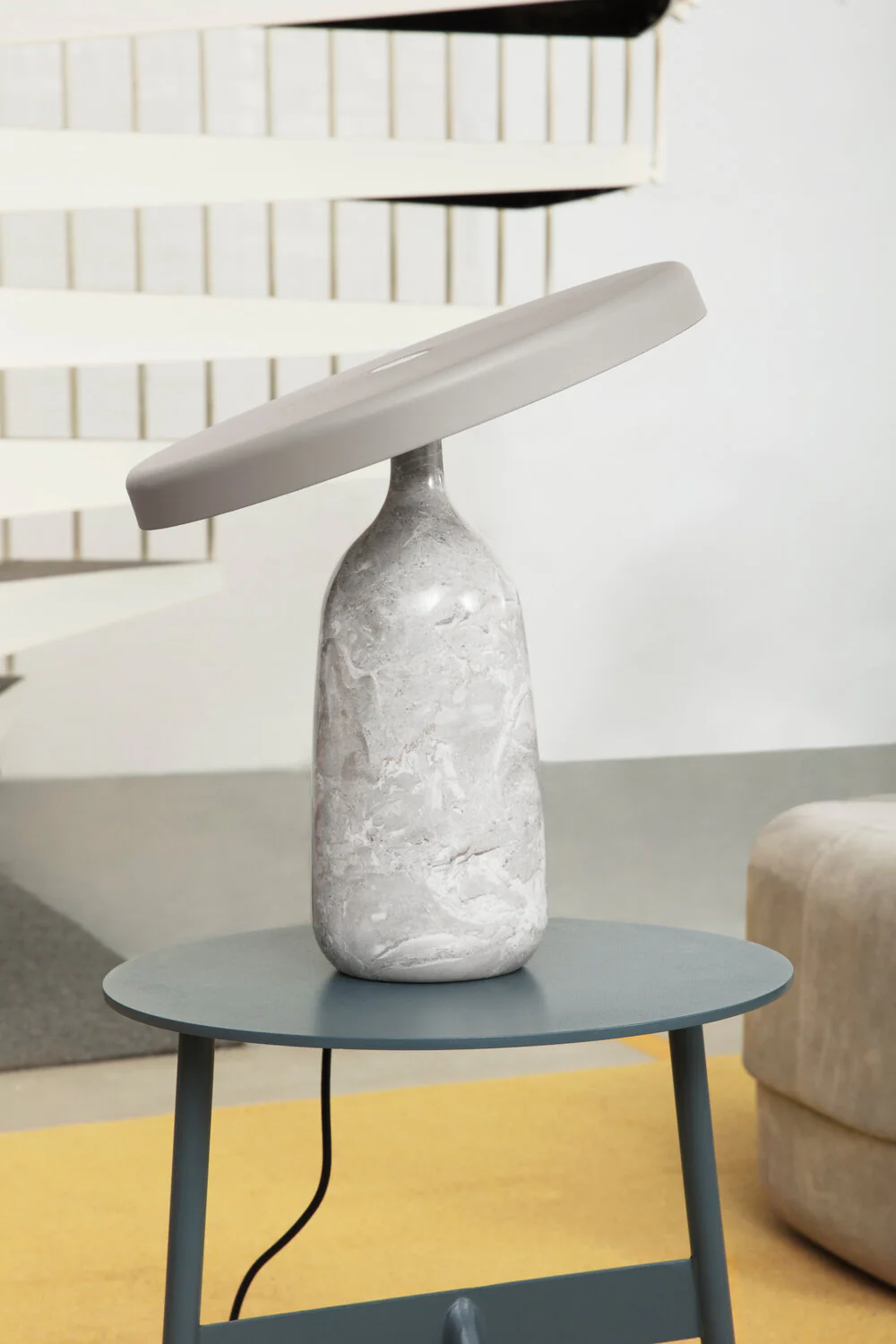 Normann Copenhagen  Eddy bordlampe EU, grå, marmor - H33,6/Ø32 cm