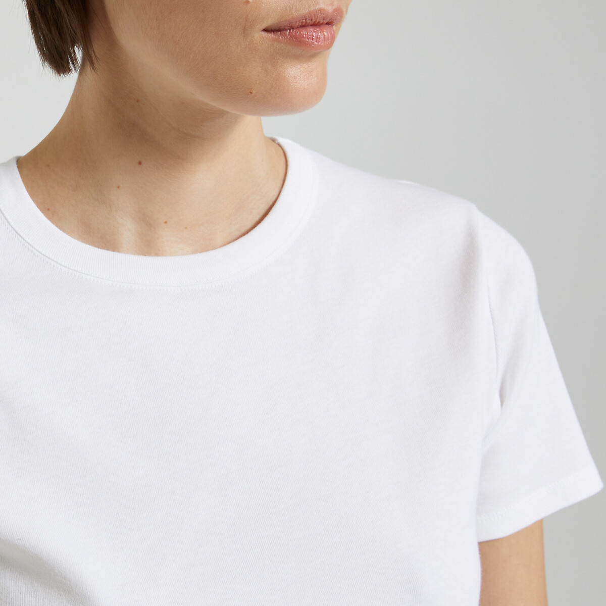 PEQUENO BARCO<br>A camiseta icônica, comprimento curto