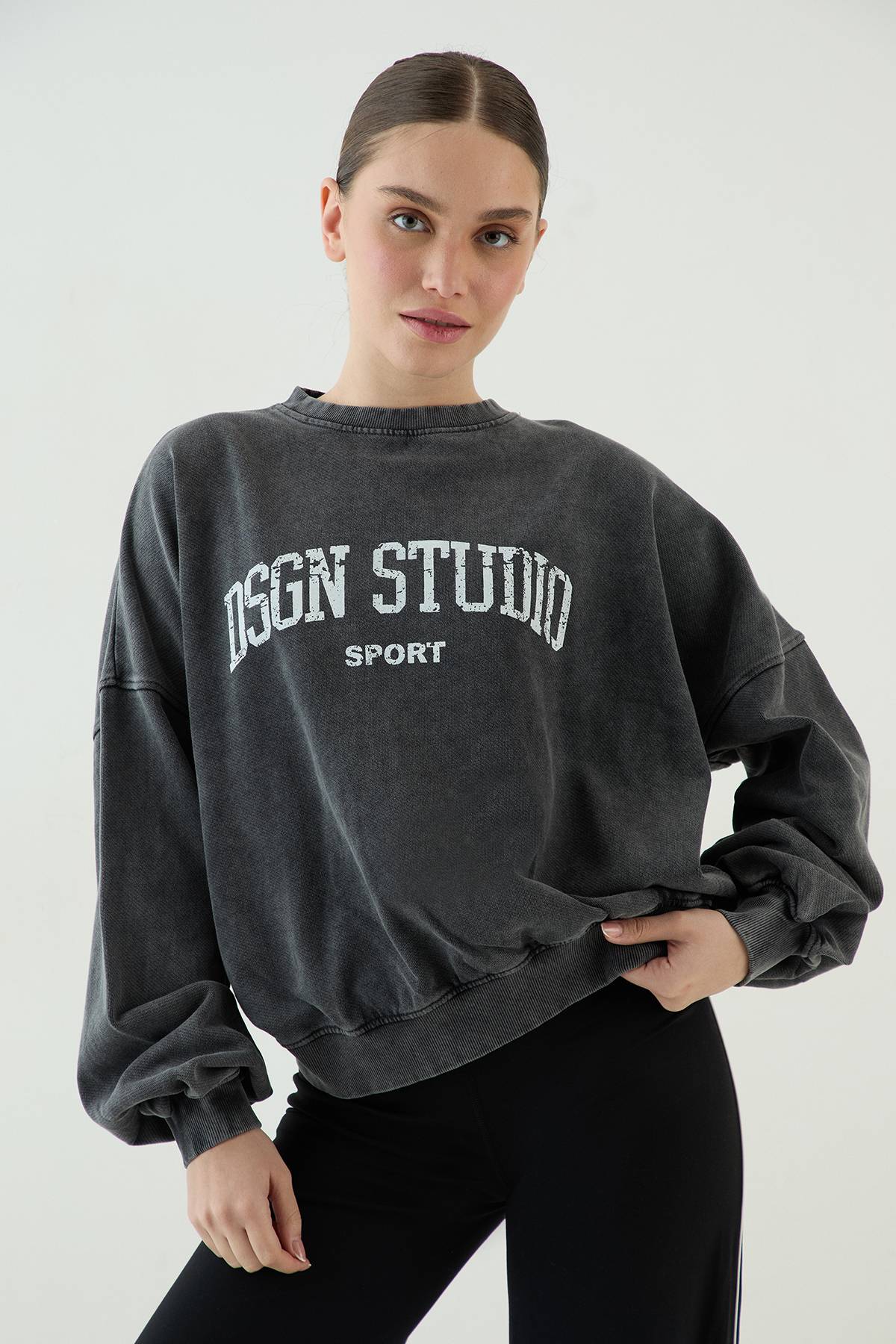 Sweat-shirt Col Rond DSGN Studio À Manches Ballon Et Imprimé Universitaire
