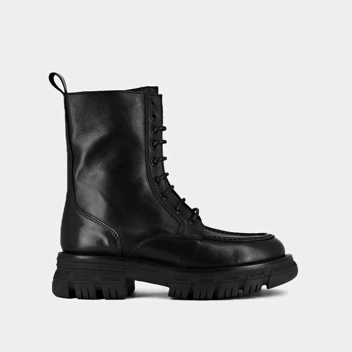 Boots à lacets et semelles épaisses  en cuir noir