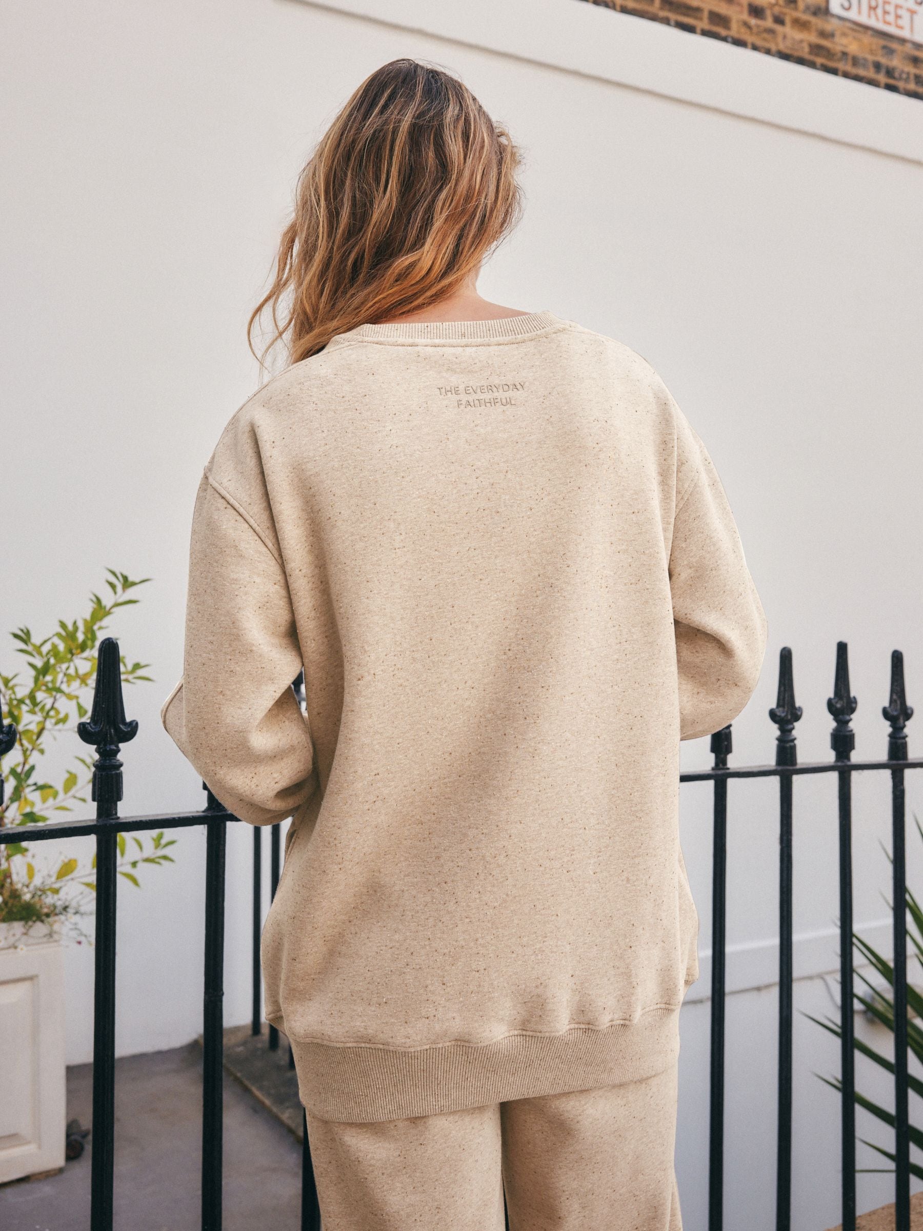Naturel Gemêleerd - Essentials sweatshirt met relaxte pasvorm, lange snit en zakken