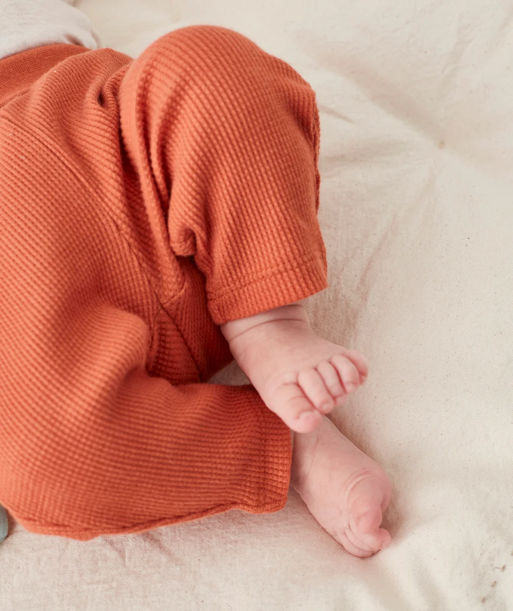 LEGGING BÉBÉ EN COTON BIOLOGIQUE NID D'ABEILLE MARRON ORANGÉ