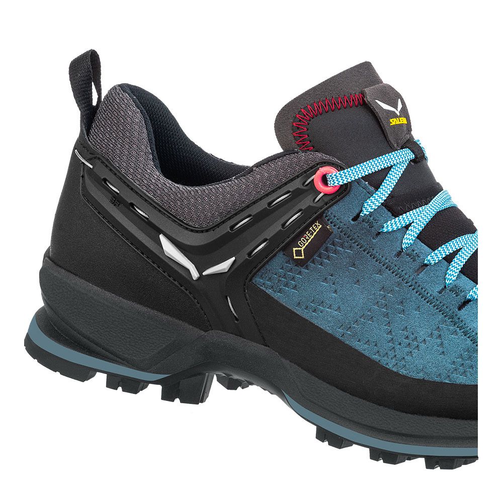 Salewa MTN TRAINER 2 GTX - Chaussures trekking Femme dark denim/fluo coral