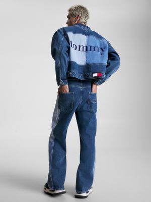 Jaqueta jeans trucker com logo nas costas