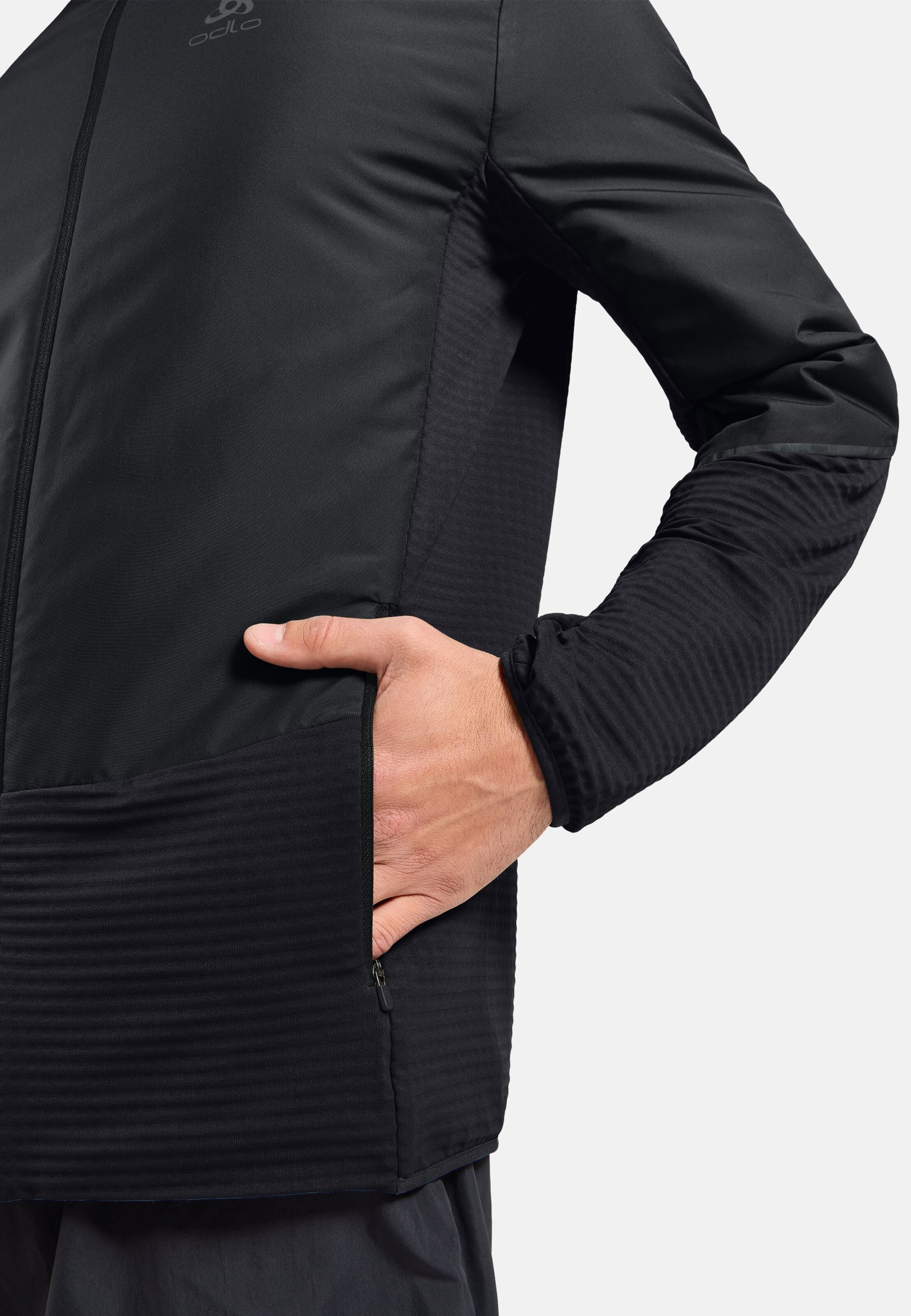Essentials Insulator Hybrid-Laufjacke in black