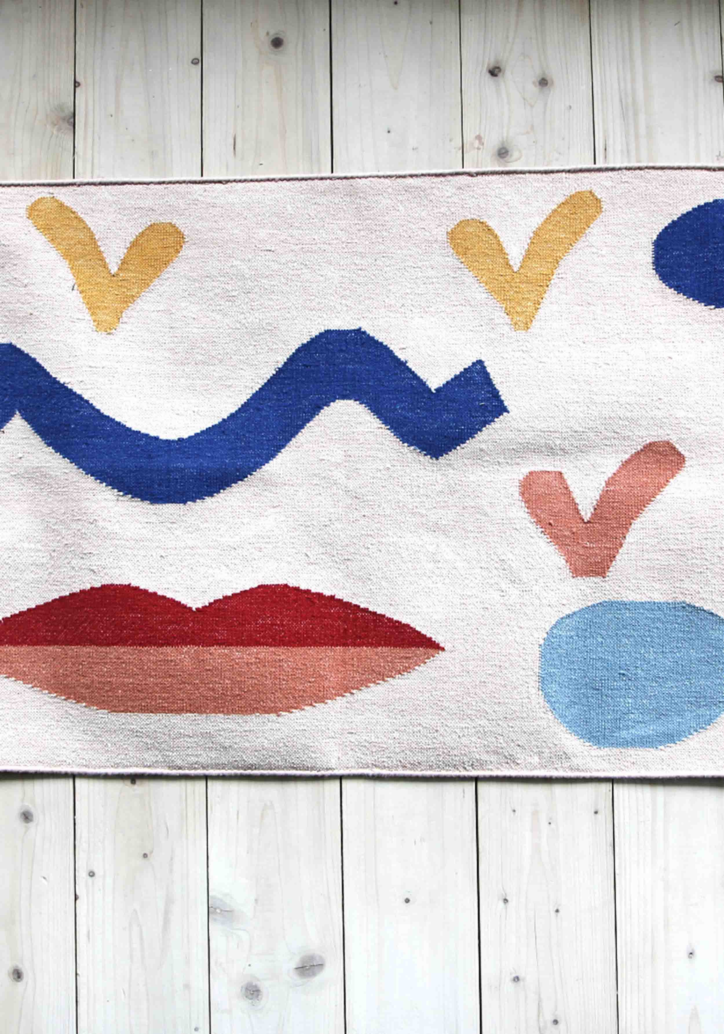 Lili Pepper Handgewobener Teppich Lips Small