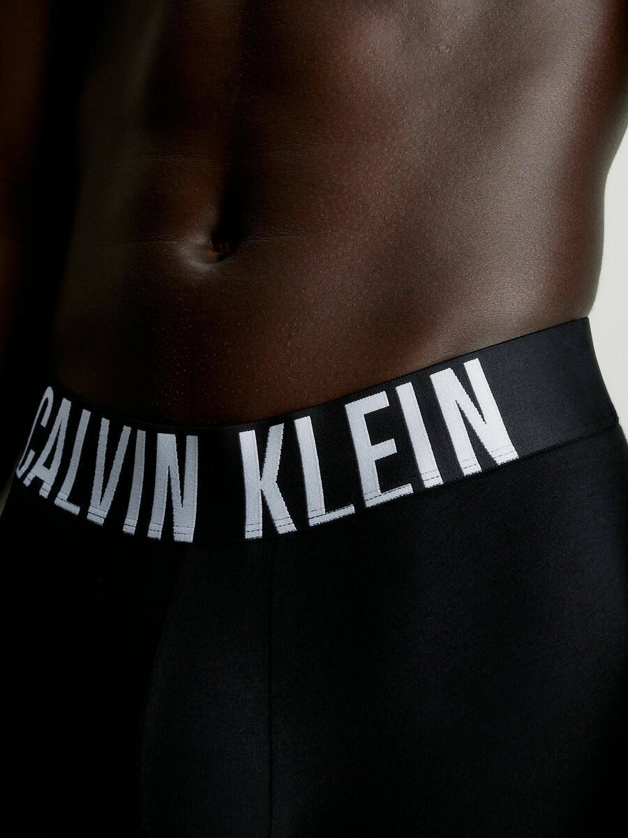 CALVIN KLEIN ROUPA ÍNTIMA<br>Conjunto de 3 cuecas boxer longas e lisas