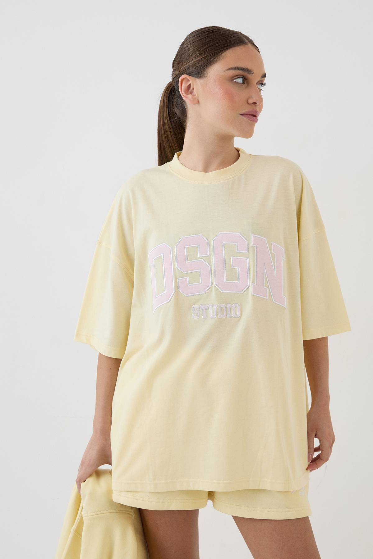 T-shirt Oversize À Appliqué Collégial Dsgn Studio