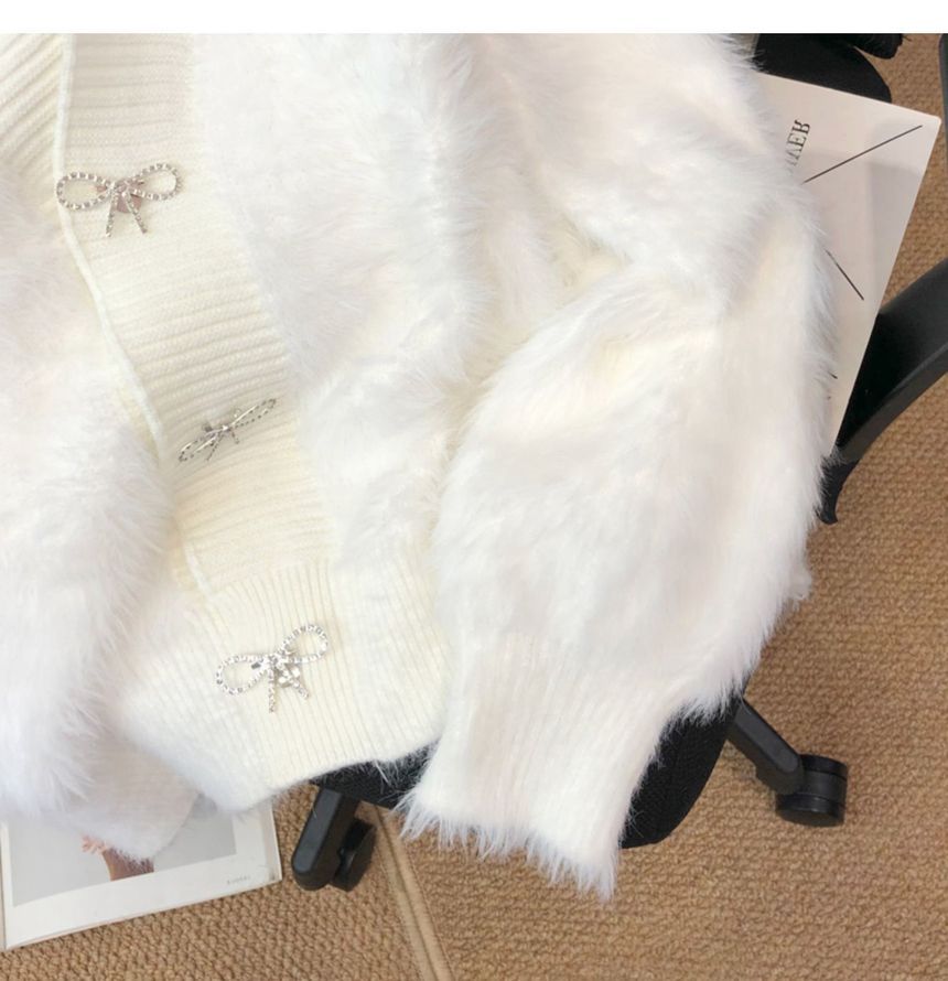 Odestra - V-hals vest met strass-lintaccent, effen, pluizig, knoopbaar