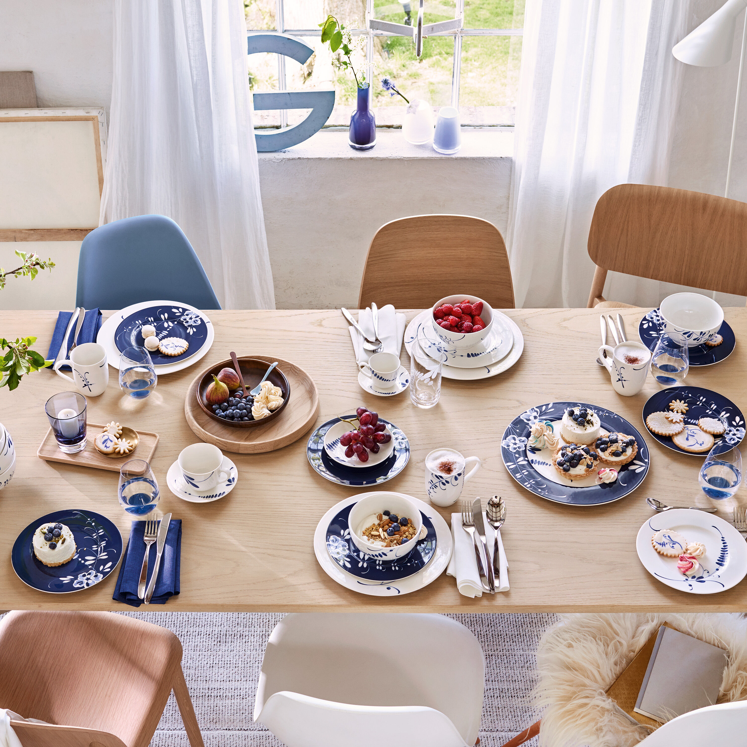 Vieux Luxembourg Charger plate Blue, 12.1'', Premium Porcelain