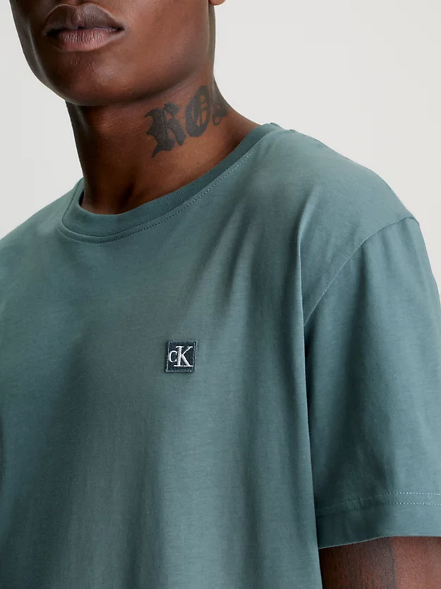 Camiseta com monograma
