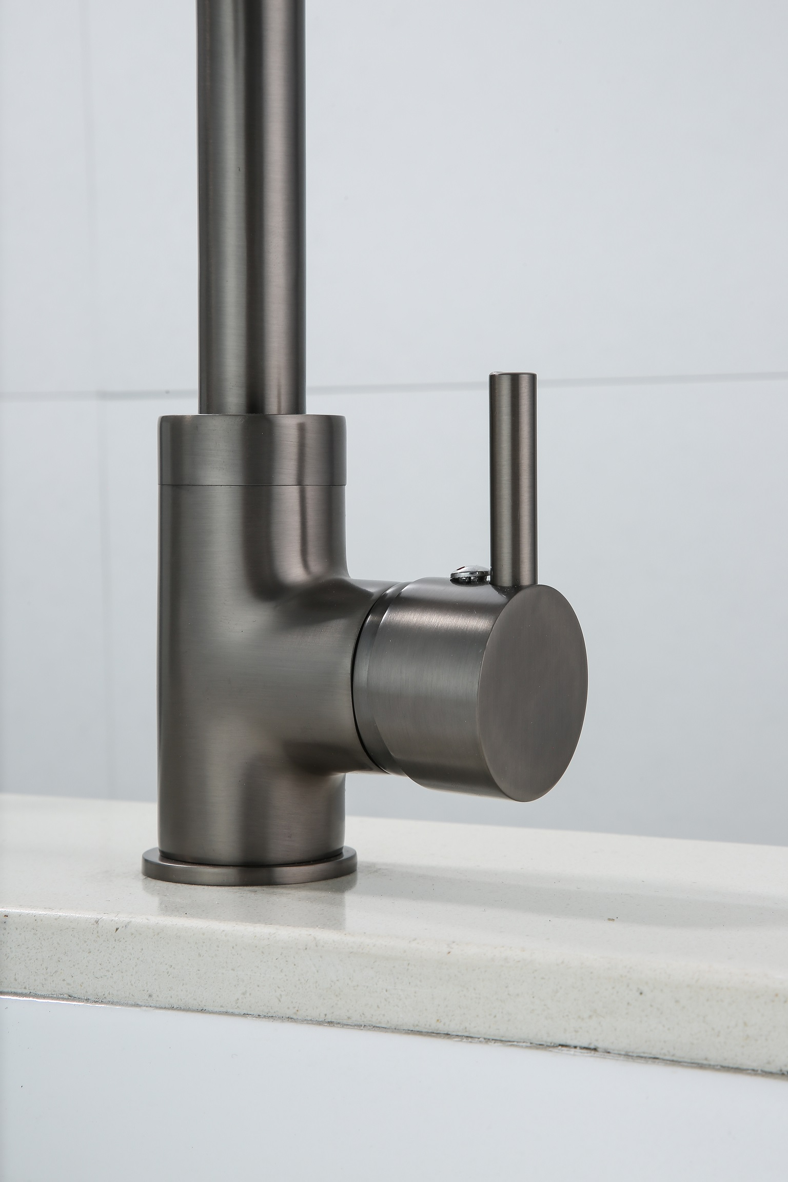Saniclear Iron matrix draaibare wastafelkraan verouderd ijzer - gunmetal