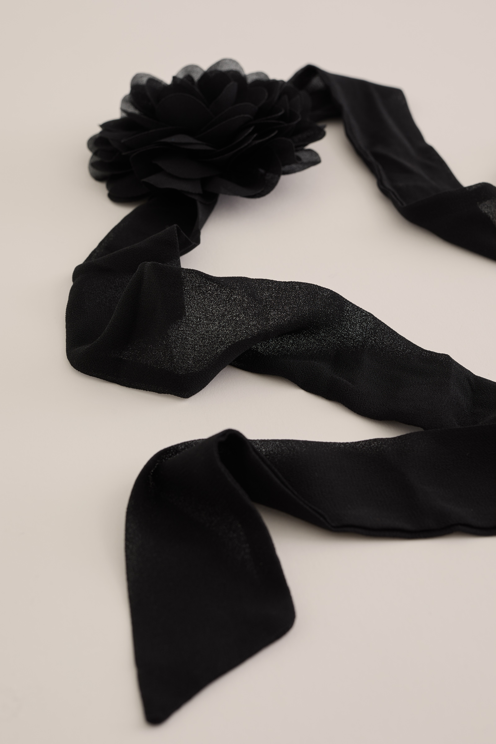 Corsage met bloem WE Fashion Zwart