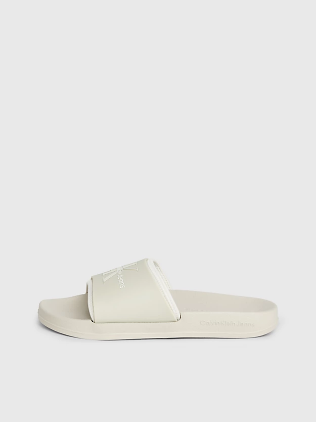 Chinelo com logotipo