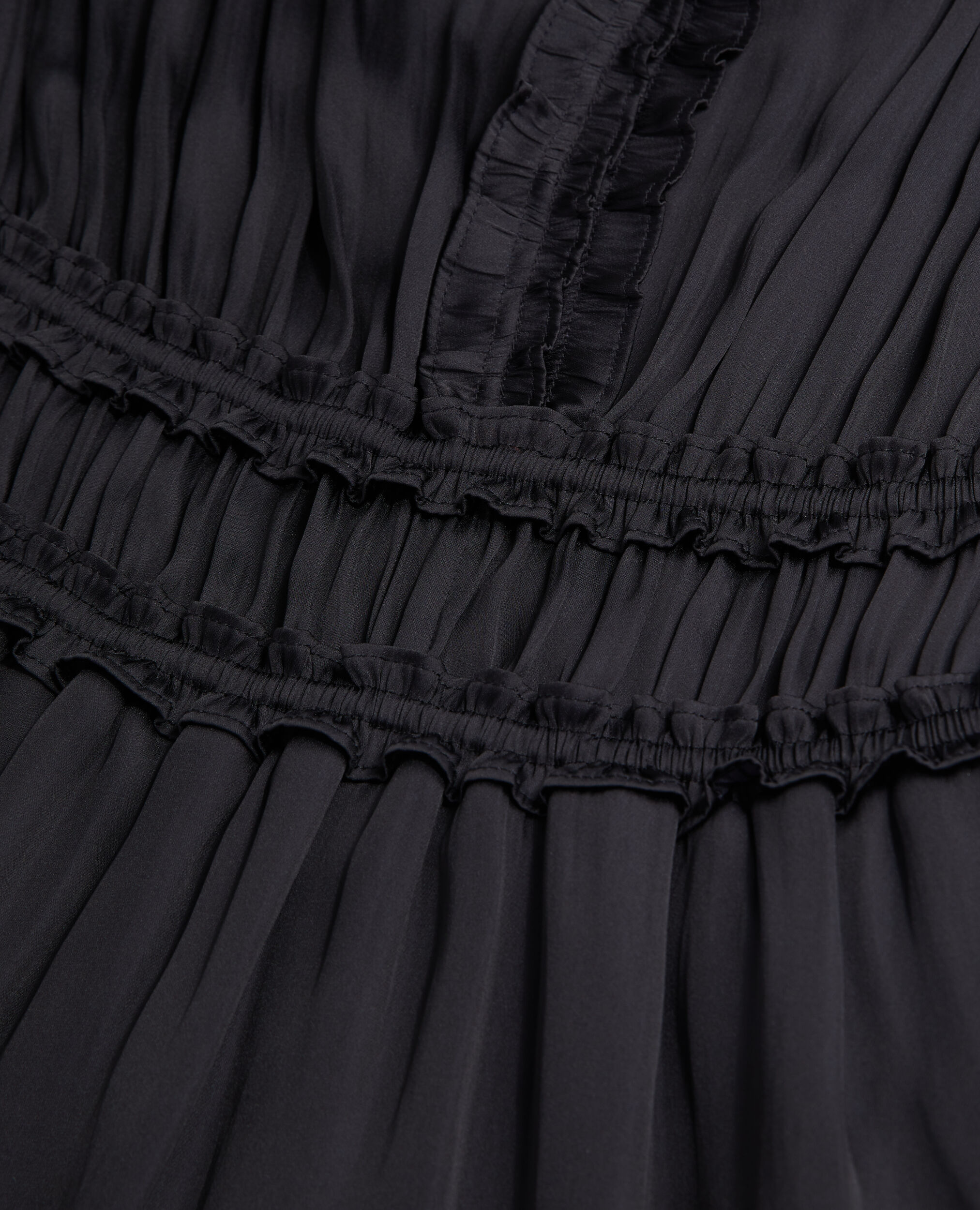 Robe longue noire avec fronces