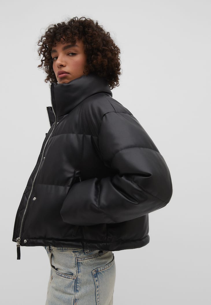 Jaqueta puffer com efeito de couro