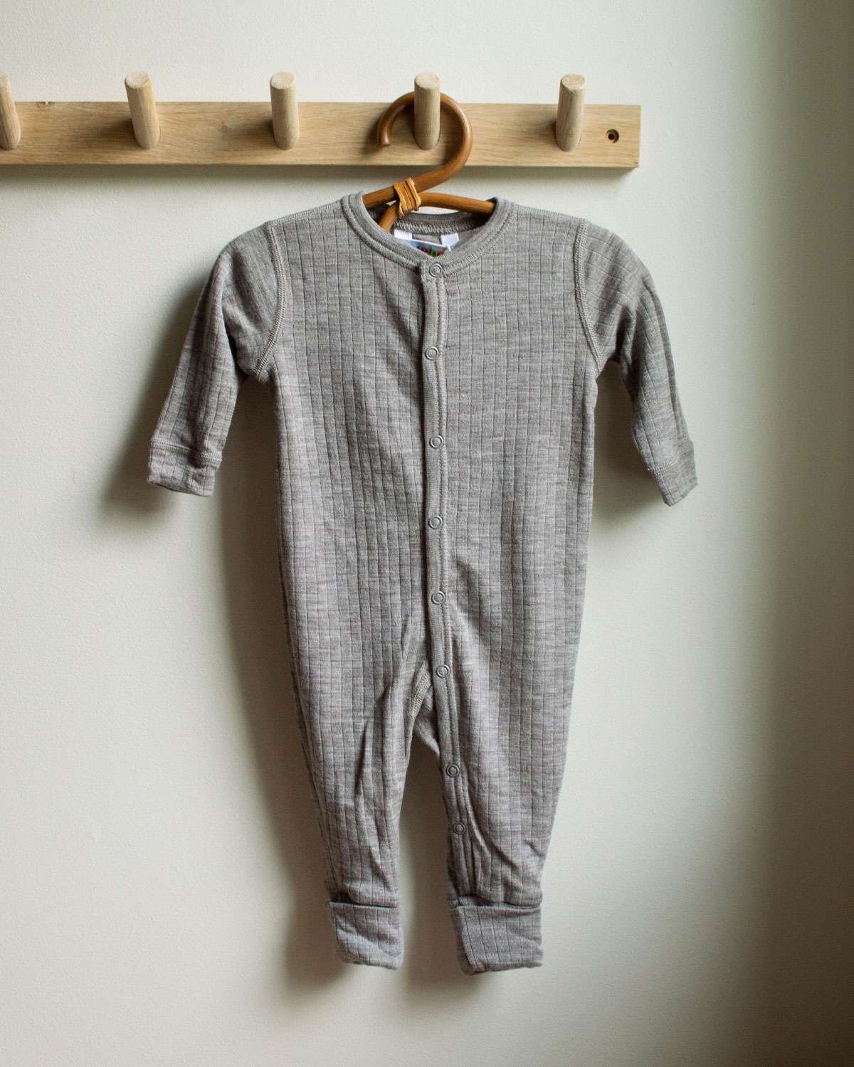 Ullpysj – Heldress med trylleføtter – 100% Merino – Rib Basic