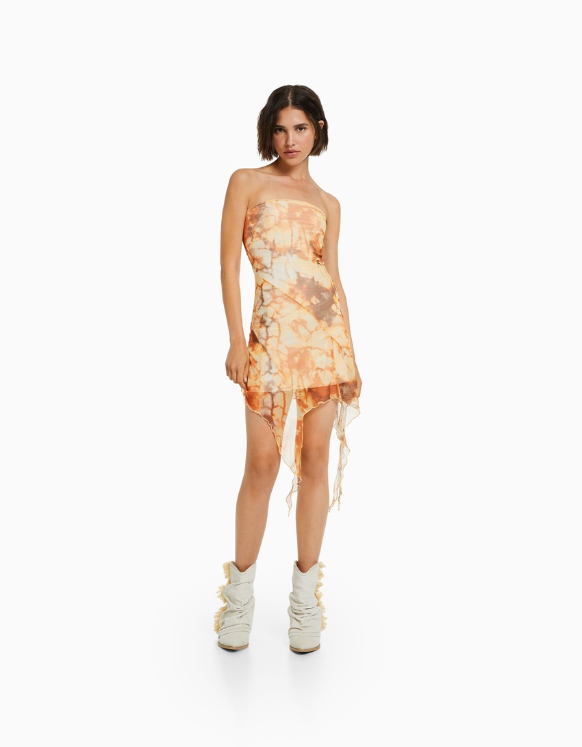 Vestido curto estampado assimétrico com babados