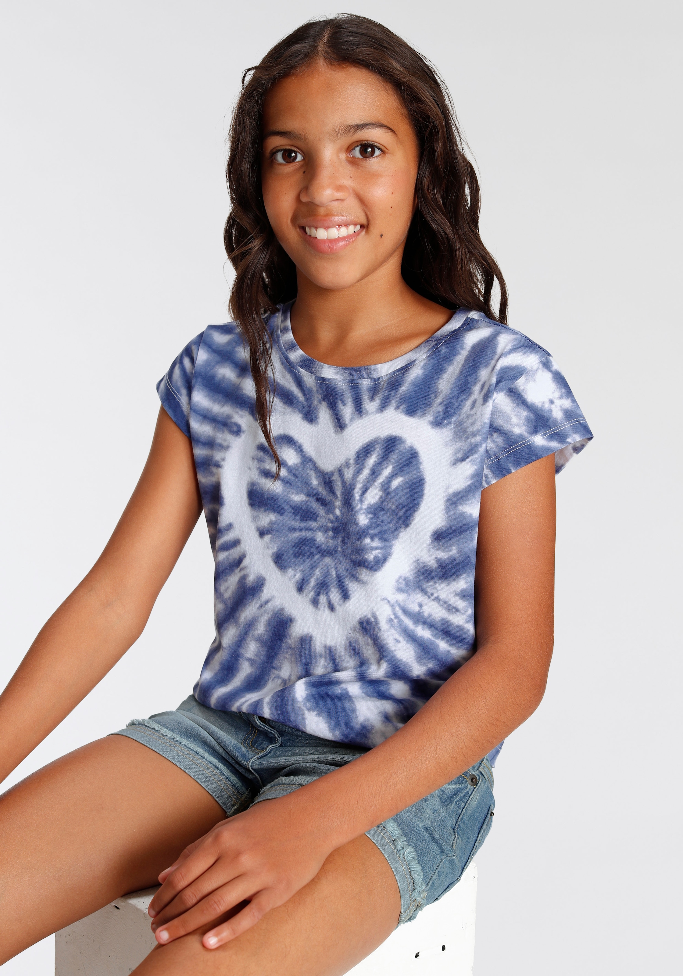 KIDSWORLD T-Shirt »Herz Batik«, Kurzarm,  gerade Passform,  vielseitig gemustert