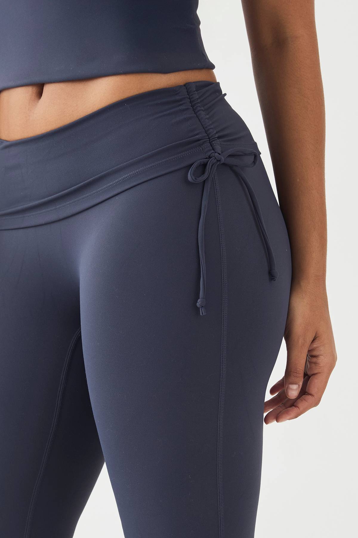 Legging Évasé Ultra Sculptant à Détails Froncés Latéraux DSGN Studio