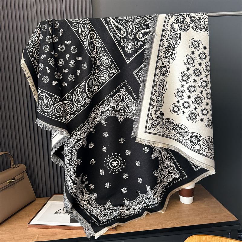 Frior - Paisley Print Sjaal met Franjes