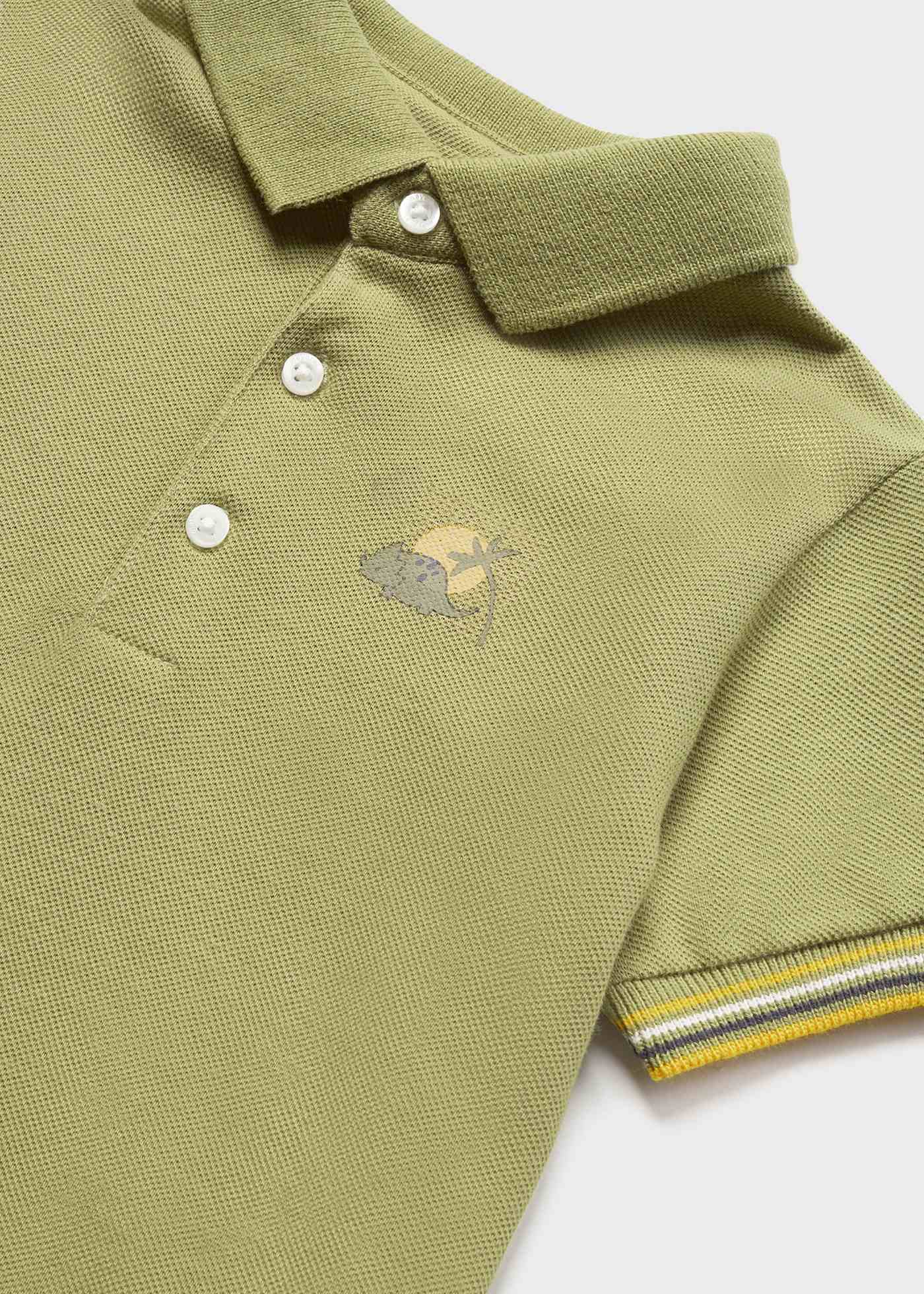 Camisa polo infantil de manga curta com estampa.
