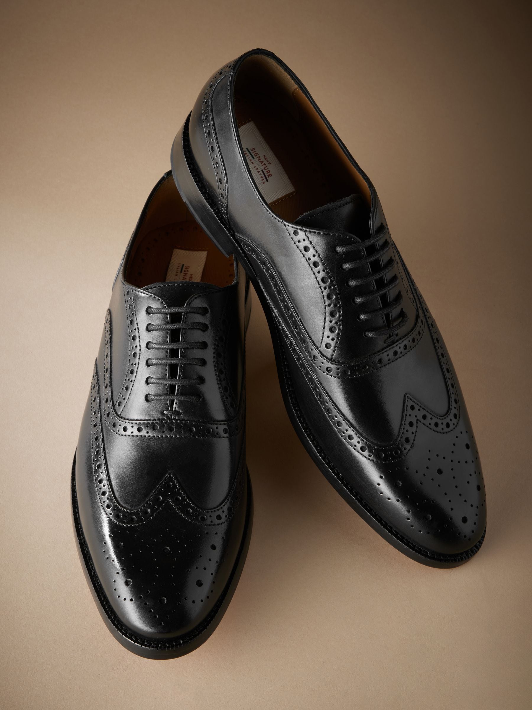 Zwart - Standaard pasvorm - Signature Italiaans leren brogues met gevleugelde neus