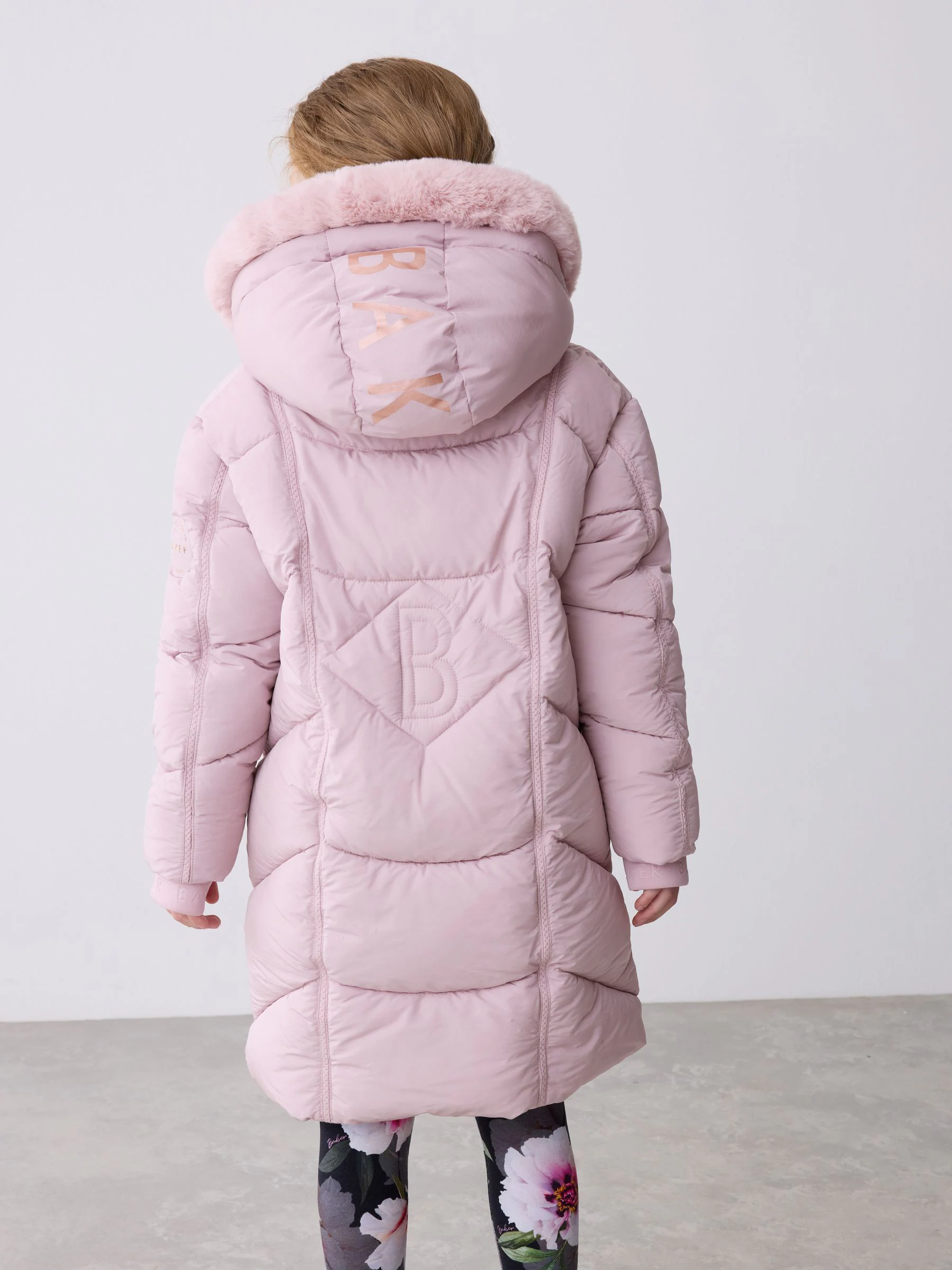 Roze - Baker by Ted Baker - Regenbestendige gewatteerde jas met strikzak en V-vormige print