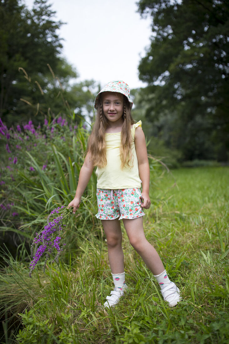 MOODSTREET koraal moodstreet shorts short with frills aop strawberries