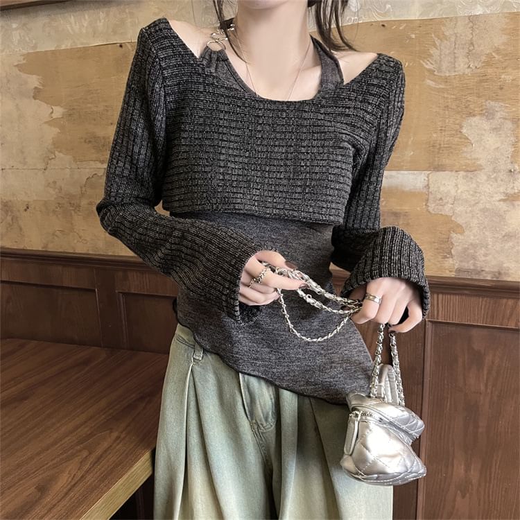 Allinya - Set: Uitlopende, geribbelde crop top met mouwen + asymmetrische haltertop
