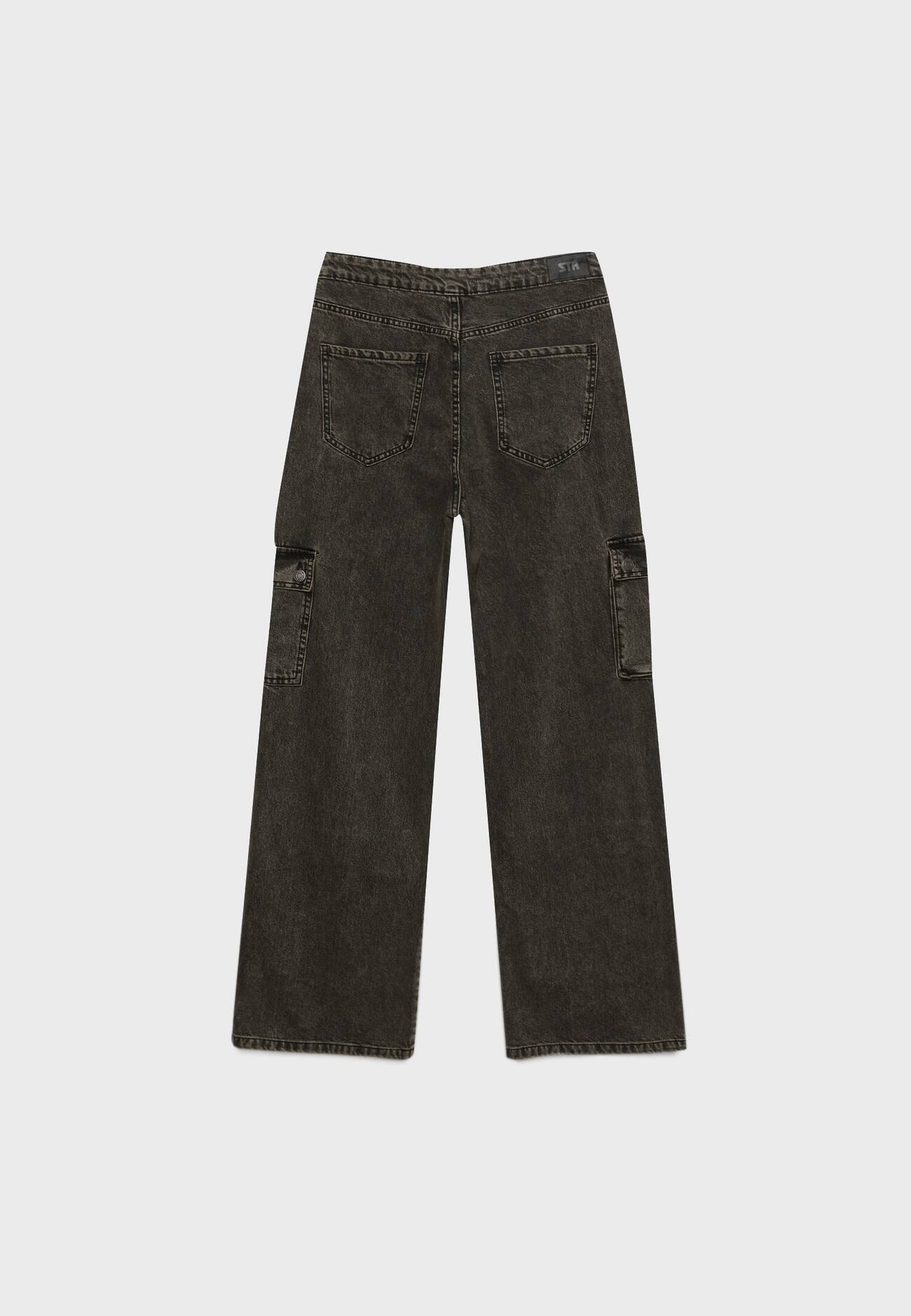 Calça jeans com vários bolsos