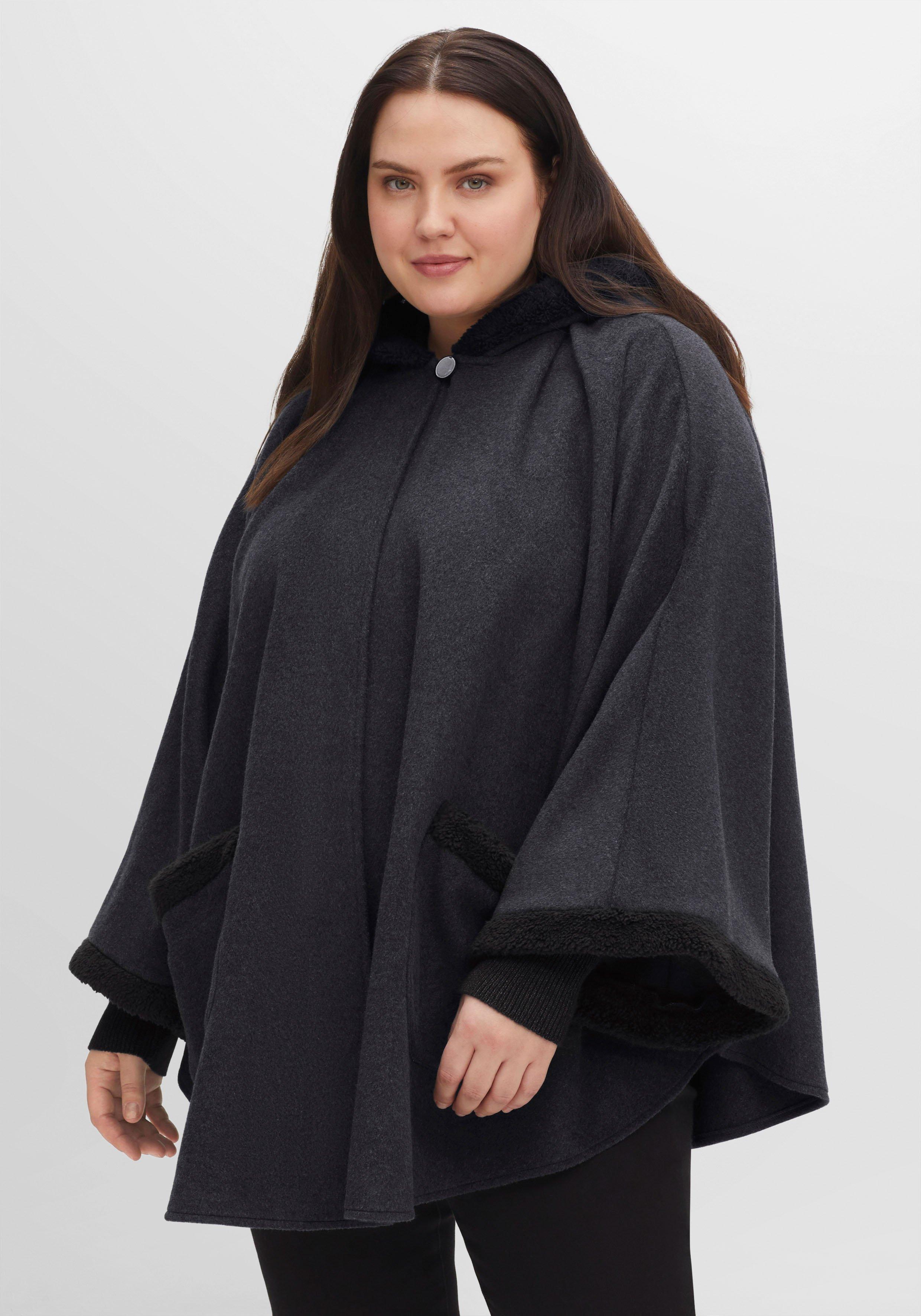 Cape mit Kapuze und Besatz aus Fellimitat