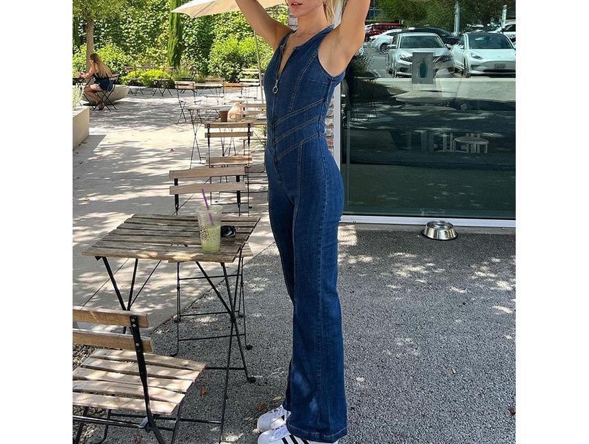 MOONGATE - Mouwloze V-hals denim bootcut jumpsuit met rits
