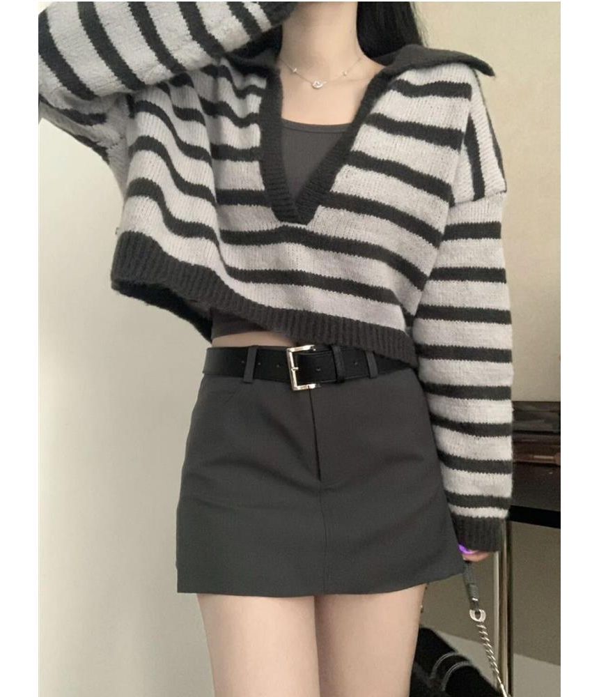 CaraMelody - V-hals gestreepte crop trui / Effen crop top / Hoge taille effen mini A-lijn rok