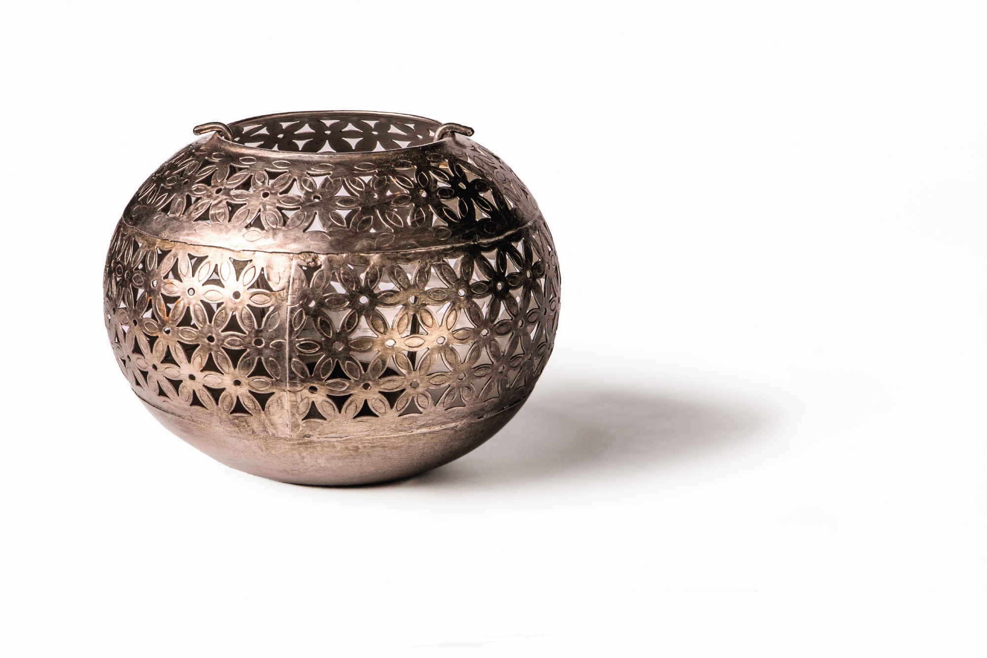 Teelichthalter 'Blumen', silber, Ø 20 cm, H 15 cm von fischer's lagerhaus