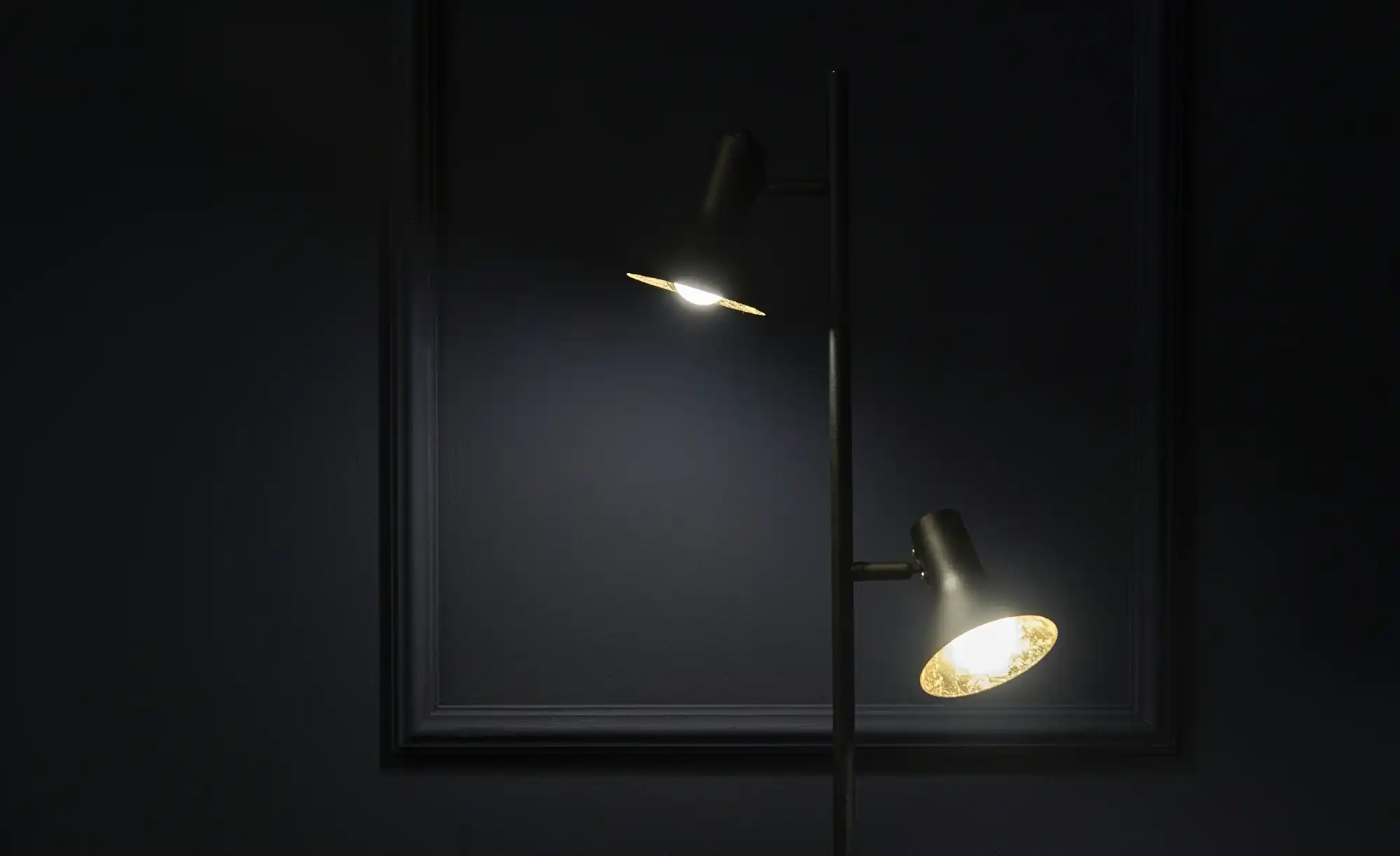 Trio Stehleuchte, 2-flammig, schwarz/goldfarb.