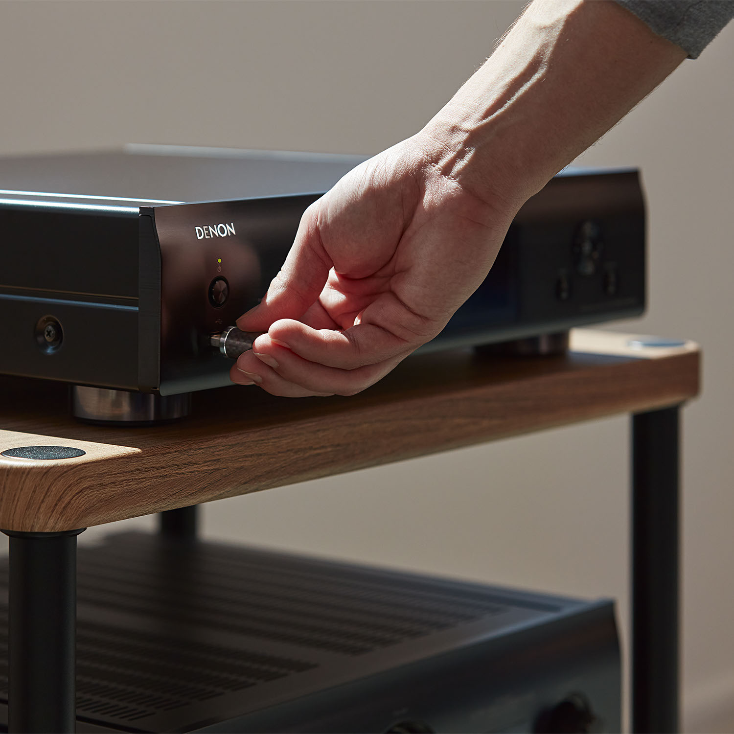 Denon DNP-2000NE – HEOS en digitale voorversterker in één apparaat Zwart