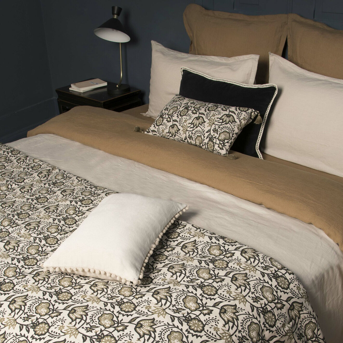 Febronie Housse de coussin velours Ella charbon