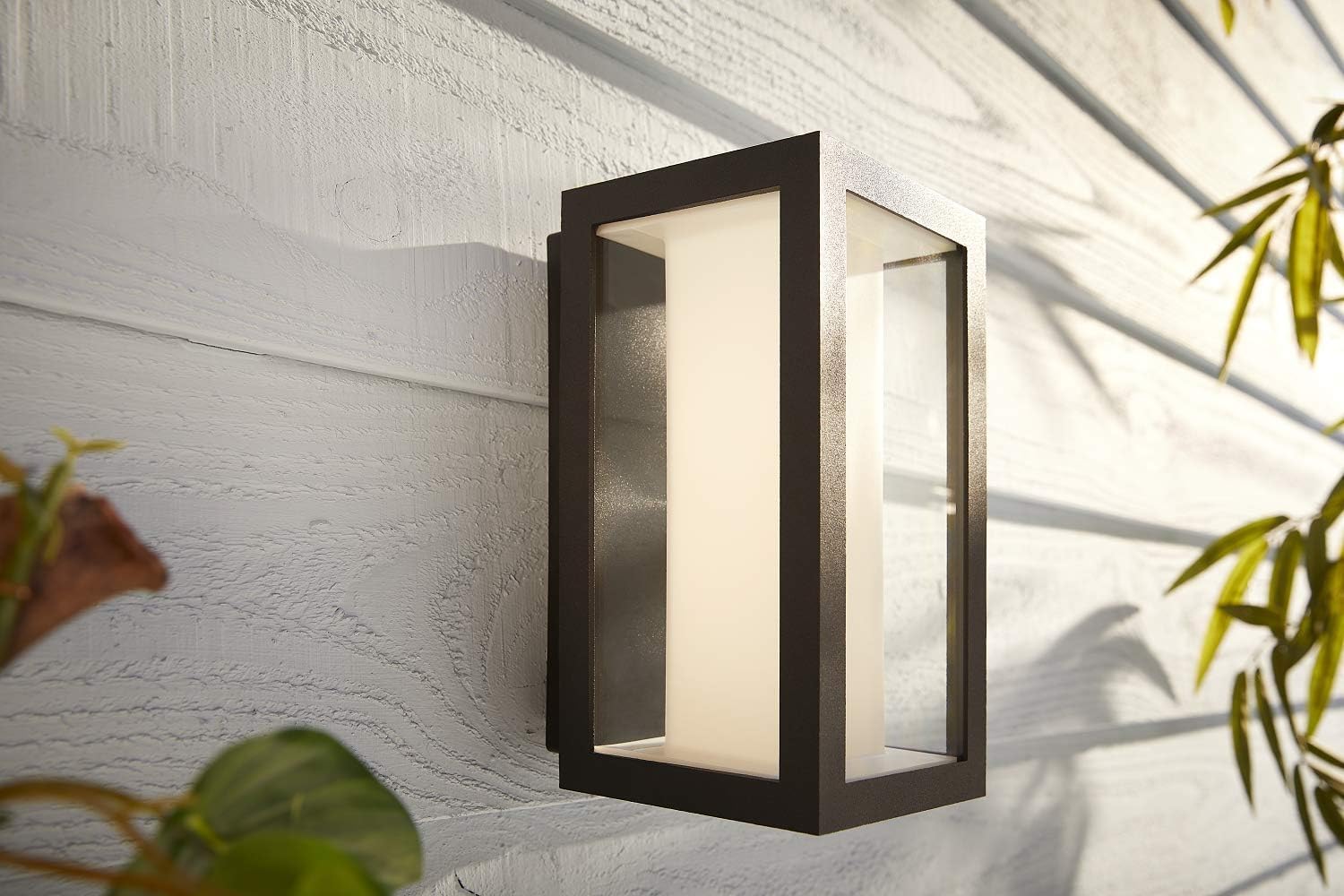 Philips Hue White and Color Ambiance LED Wandleuchte Impress (schmal), Outdoor Leuchte für den Aussenbereich, dimmbar, bis zu 16 Millionen Farben, smarte Lichtsteuerung via App