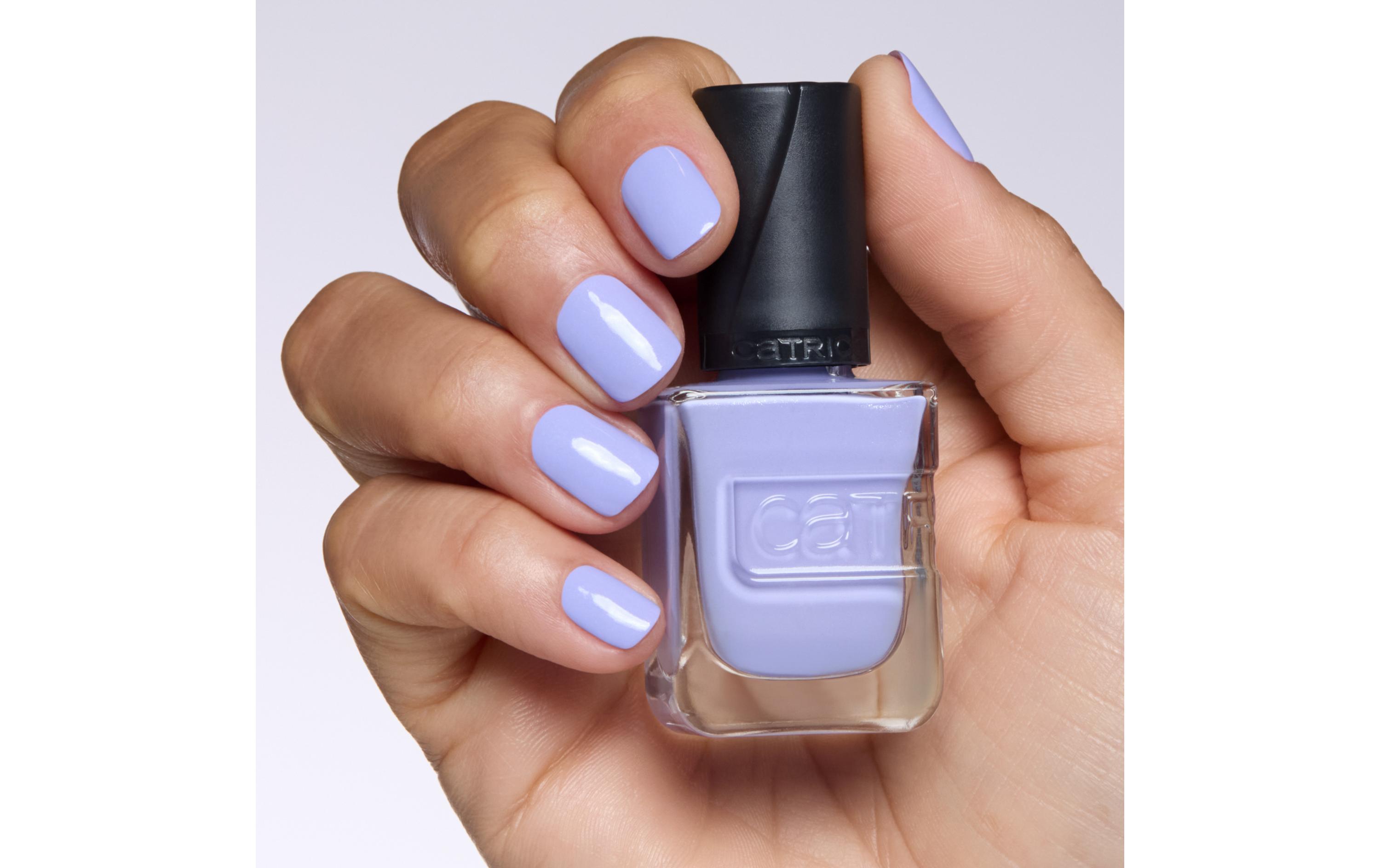 Nagellack Gel Affair 025 Plum-believableLanganhaltender Gel-Nagellack in einem hypnotisierenden Fliederton mit schimmerndem Perlmutt-Effekt