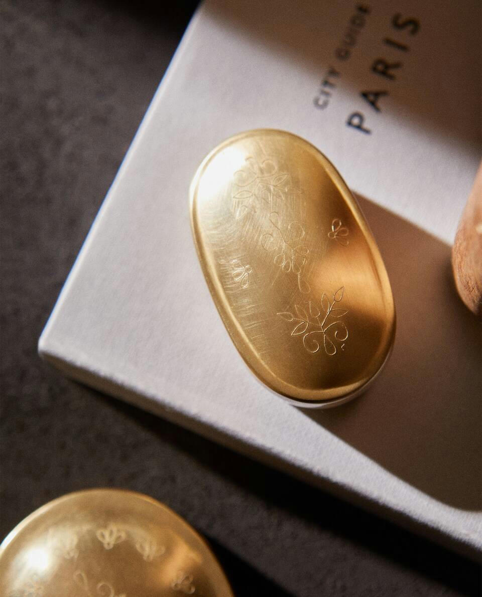 CAIXA OVAL GRAVADA