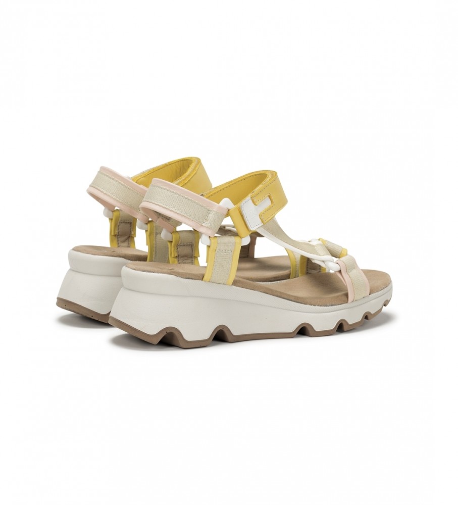 Sandálias Dorking by Fluchos Lais D9022 em couro amarelo - Salto plataforma de 6 cm -