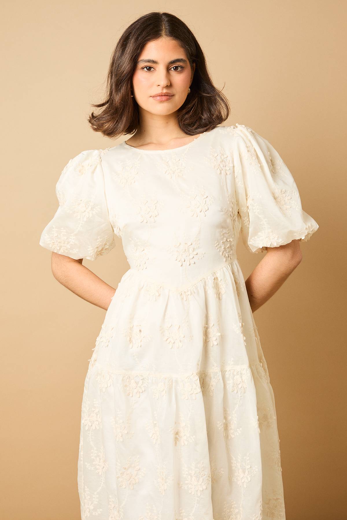 Oasis Robe Midi à Manches Bouffantes et Broderie Florale