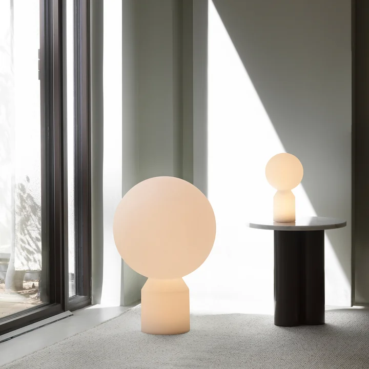 Normann Copenhagen - Yo LED Tischleuchte mit Akku, weiss, large, H 60 x Ø 40 cm