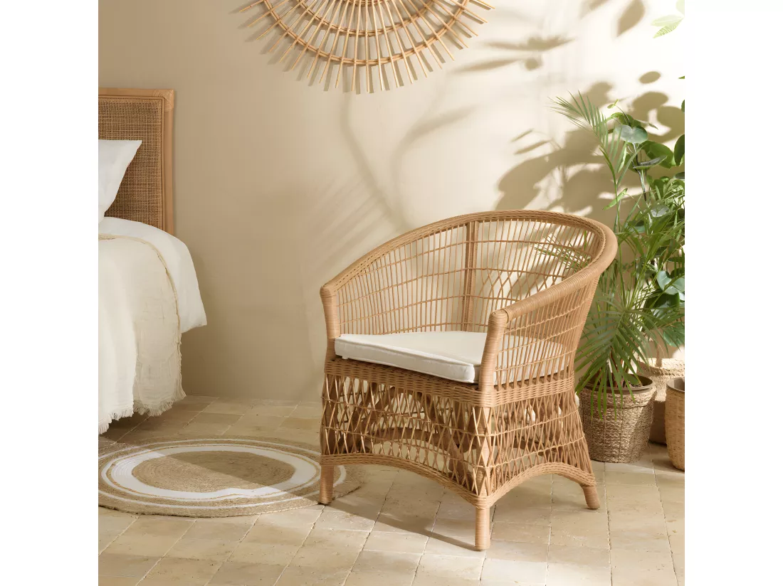 KALLY - Fauteuil en rotin naturel avec coussin d'assise blanc