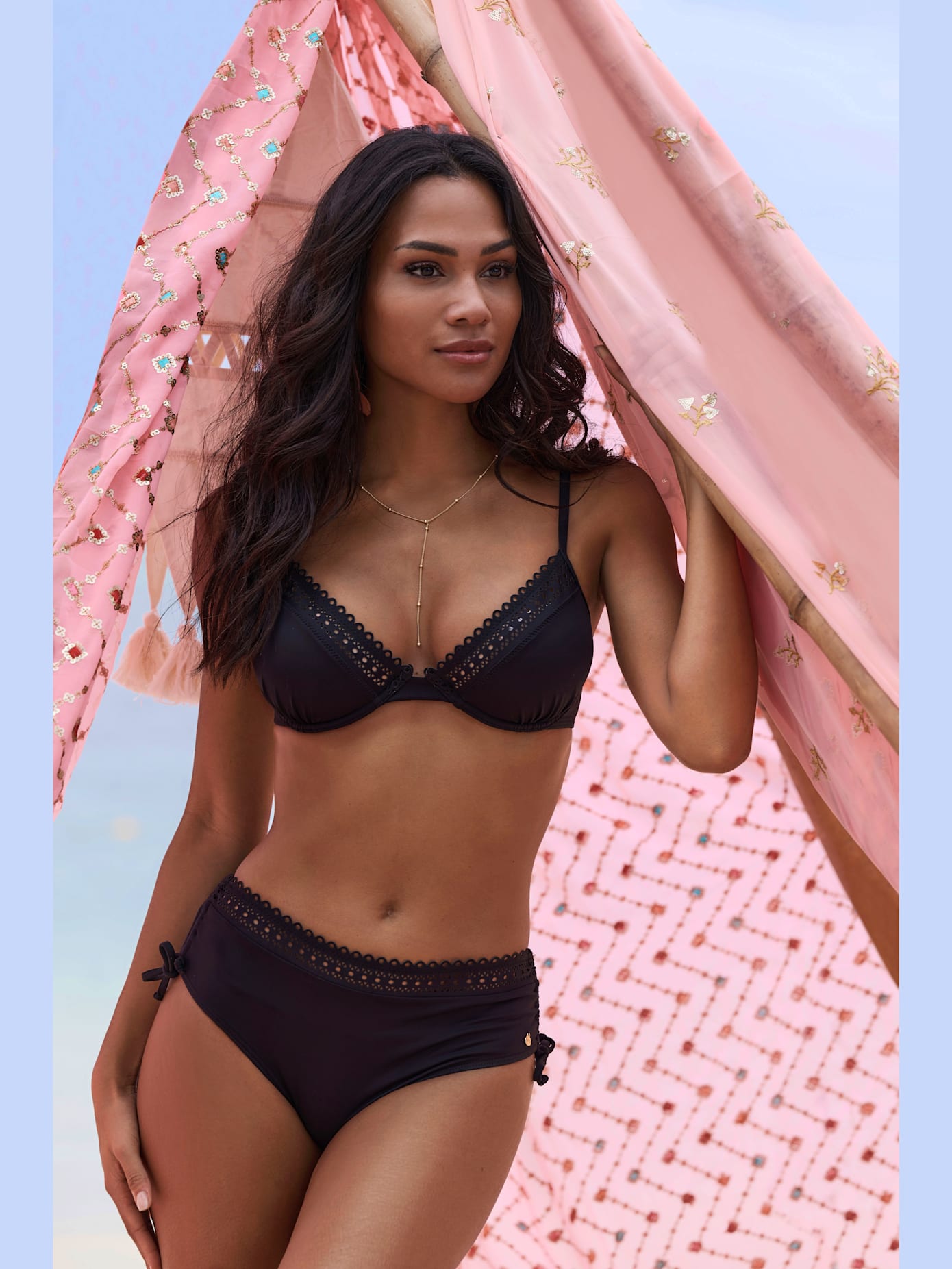 Bas de maillot de bain bord découpé au laser tendance