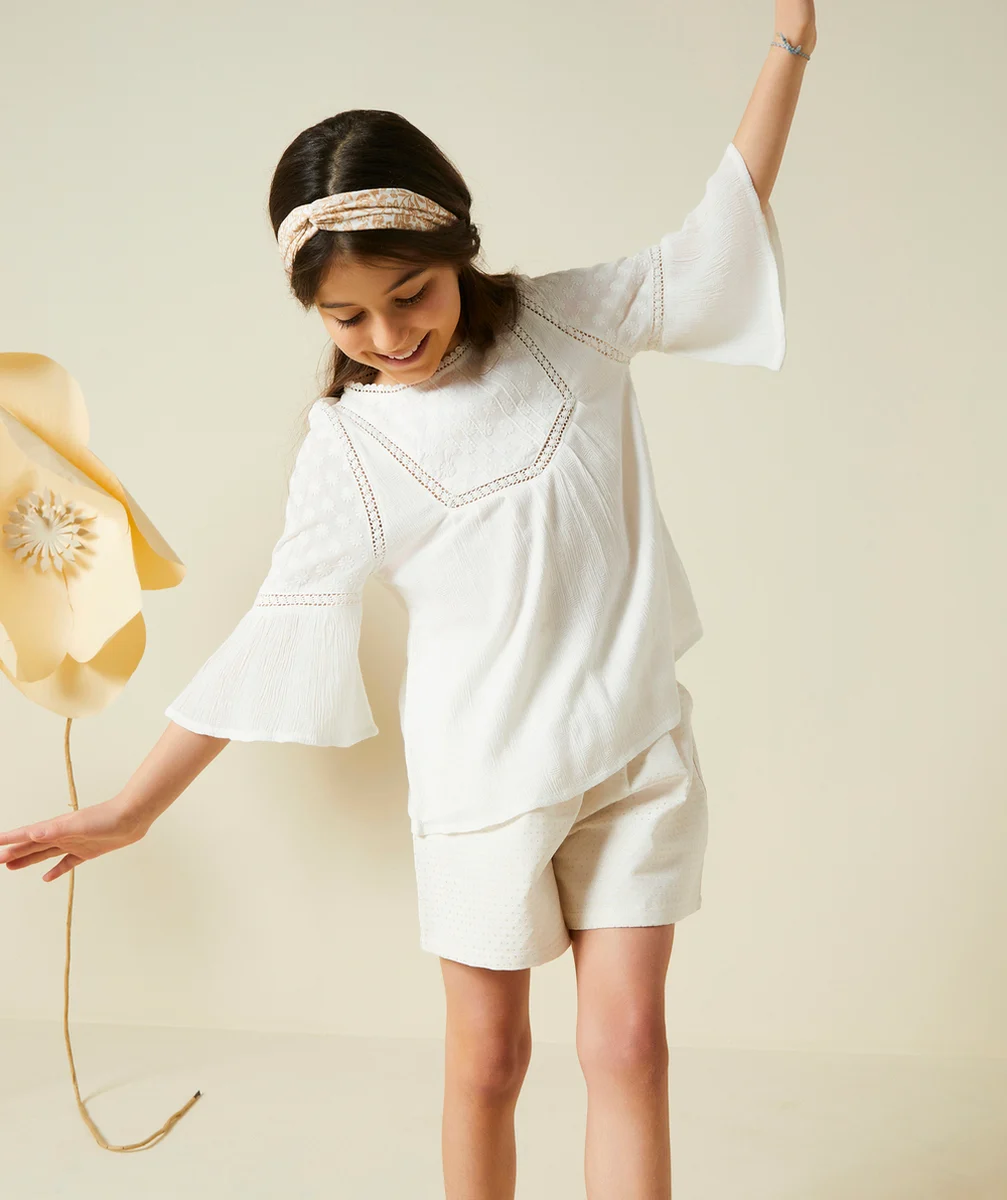 SHORT FILLE TAILLE HAUT ÉCRU AVEC BRILLANCE COULEUR DORÉE PAILLETÉE