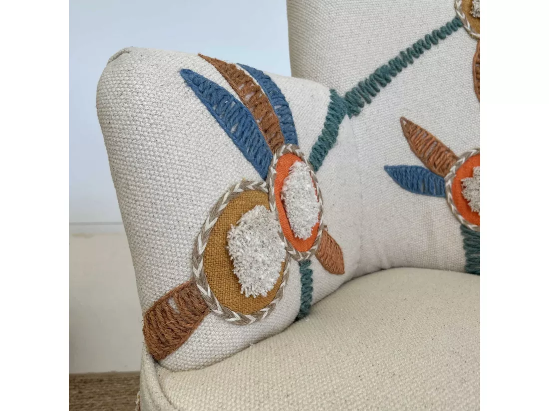 Now's Home - Fauteuil En Coton Ecru Brode Main Pieds Bois 68x70x77.5cm Maya